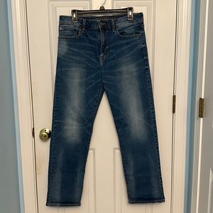 Men’s American Eagle relaxed straight fit jeans.